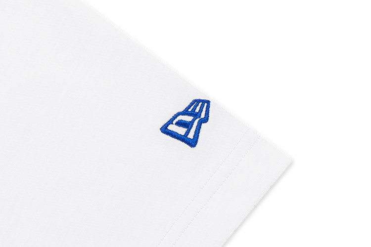 NEW YORK YANKEES GRAPHIC COOLERA™ WHITE OVERSIZED SHORT SLEEVE T-SHIRT