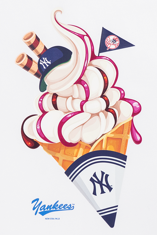 NEW YORK YANKEES GRAPHIC COOLERA™ WHITE OVERSIZED SHORT SLEEVE T-SHIRT