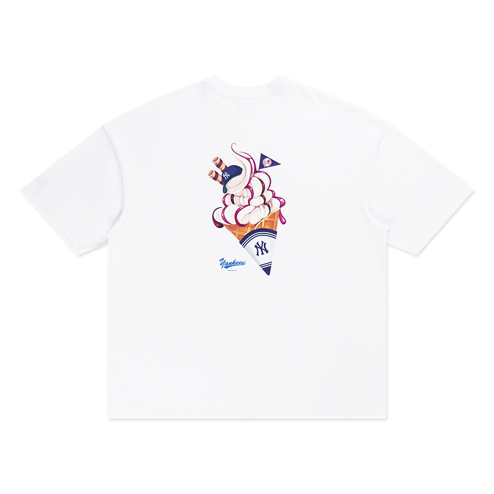 NEW YORK YANKEES GRAPHIC COOLERA™ WHITE OVERSIZED SHORT SLEEVE T-SHIRT
