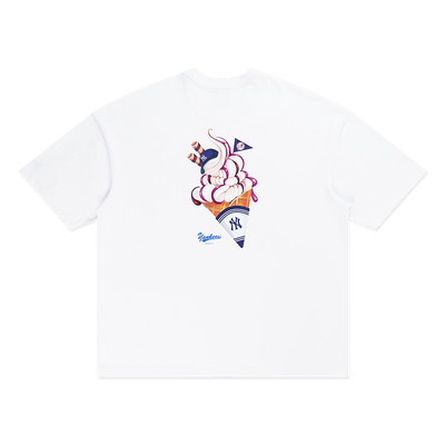 NEW YORK YANKEES GRAPHIC COOLERA™ WHITE OVERSIZED SHORT SLEEVE T-SHIRT