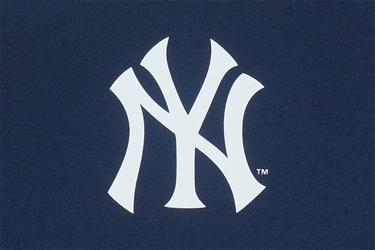 NEW YORK YANKEES GRAPHIC COOLERA™ BLUE OVERSIZED SHORT SLEEVE T-SHIRT