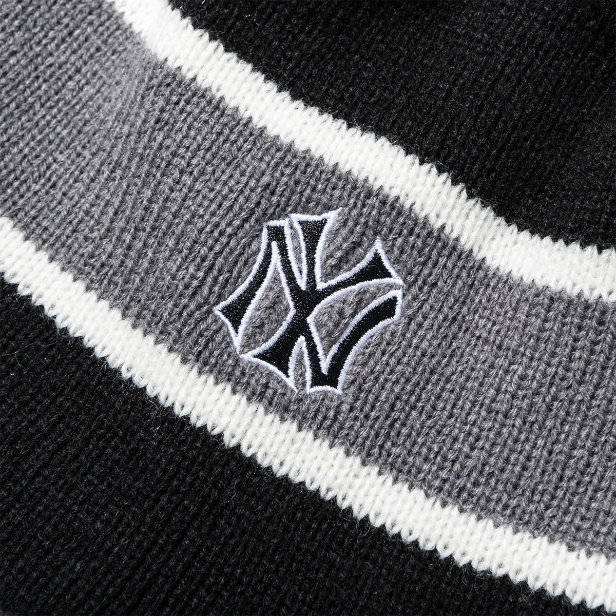 NEW ERA X THISISNEVERTHAT NEW YORK YANKEES STRIPE BLACK BEANIE