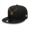 NEW ERA 59FIFTY® DAY NE CHAIN BLACK AND GOLD PIN