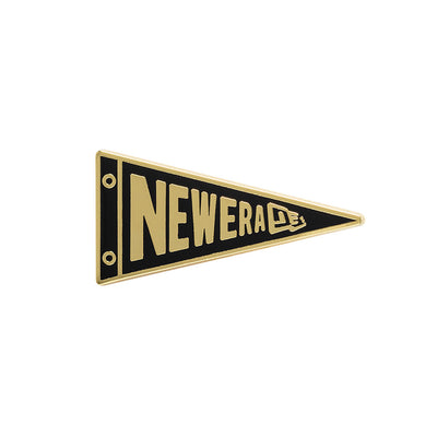 NEW ERA 59FIFTY® DAY PENNANT FLAG BLACK AND GOLD PIN