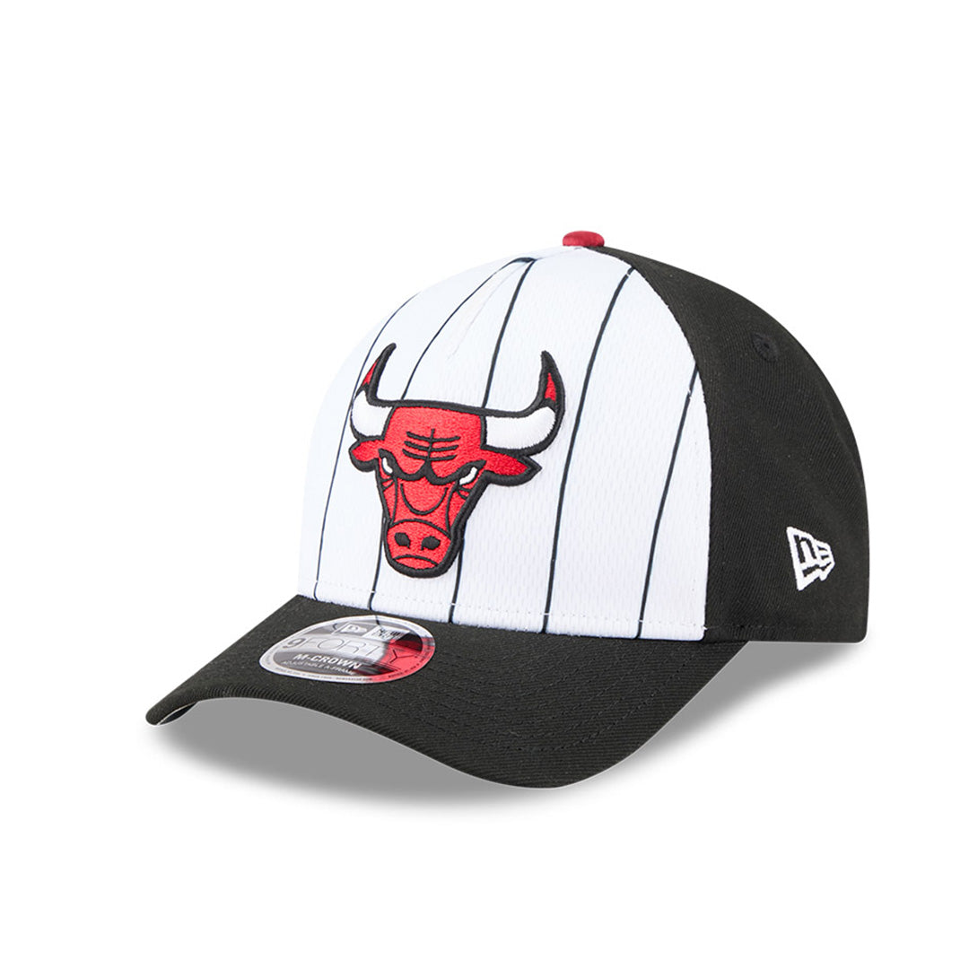 NBA TIP OFF 2025 CHICAGO BULLS 9FORTY BLACK M-CROWN AF CAP