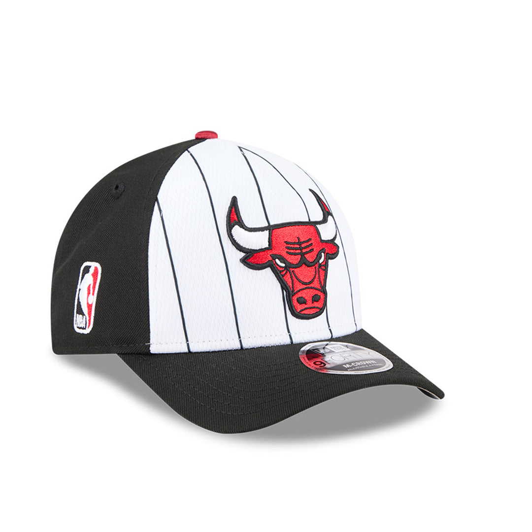 NBA TIP OFF 2025 CHICAGO BULLS 9FORTY BLACK M-CROWN AF CAP