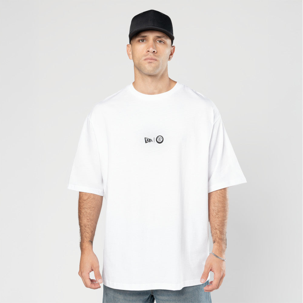 NEW ERA X NETFLIX SAKAMOTO DAYS WHITE OVERSIZED SHORT SLEEVE T-SHIRT