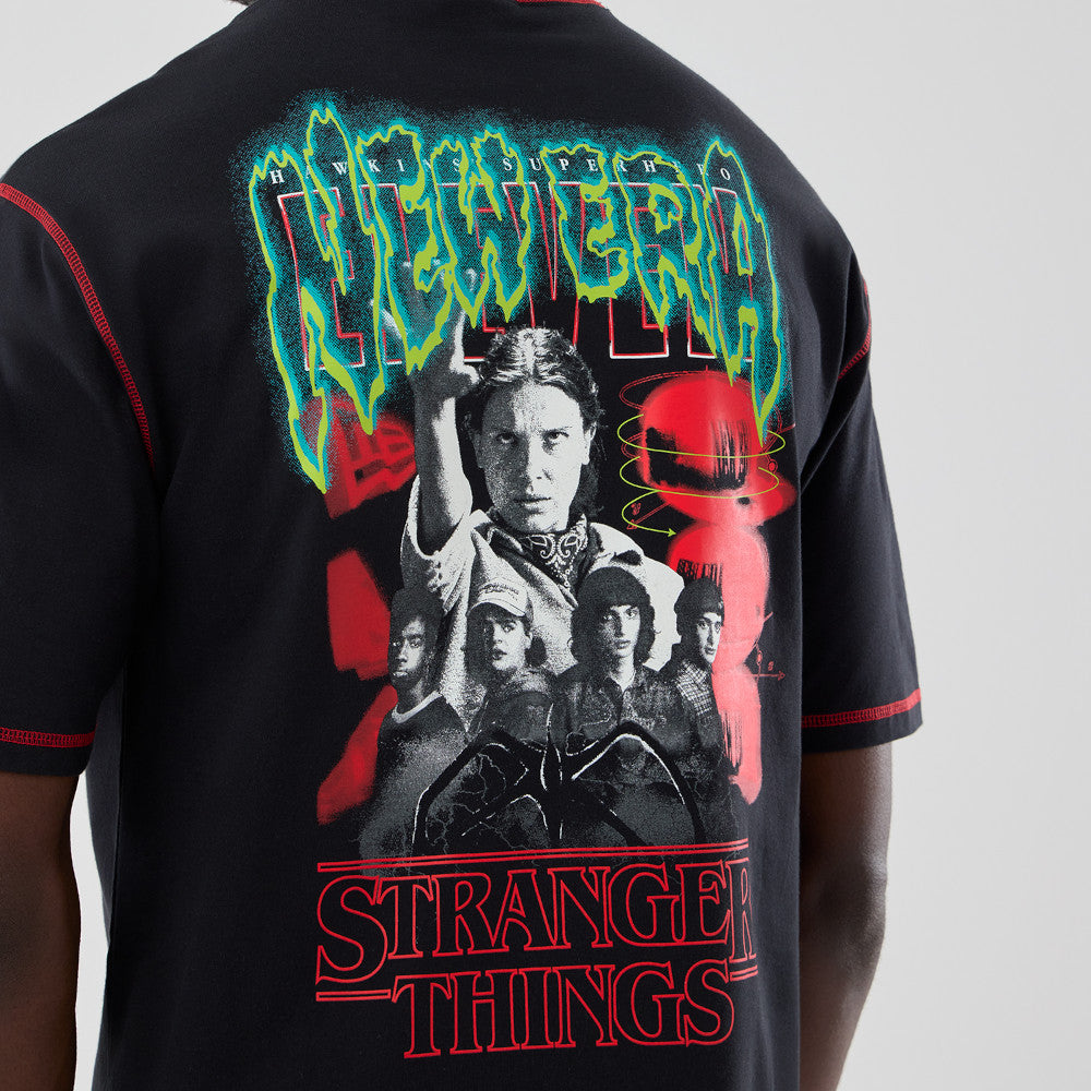 NEW ERA X NETFLIX STRANGER THINGS GRAPHIC BLACK OVERSIZED SHORT SLEEVE T-SHIRT