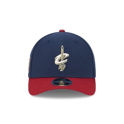 NBA CLASSIC EDITION 2025 CLEVELAND CAVALIERS 2-TONE RED VISOR DARK BLUE 9FORTY MC CAP