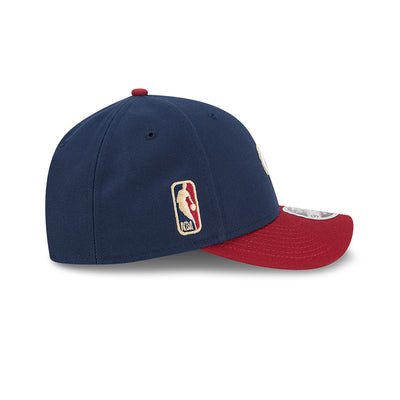 NBA CLASSIC EDITION 2025 CLEVELAND CAVALIERS 2-TONE RED VISOR DARK BLUE 9FORTY MC CAP