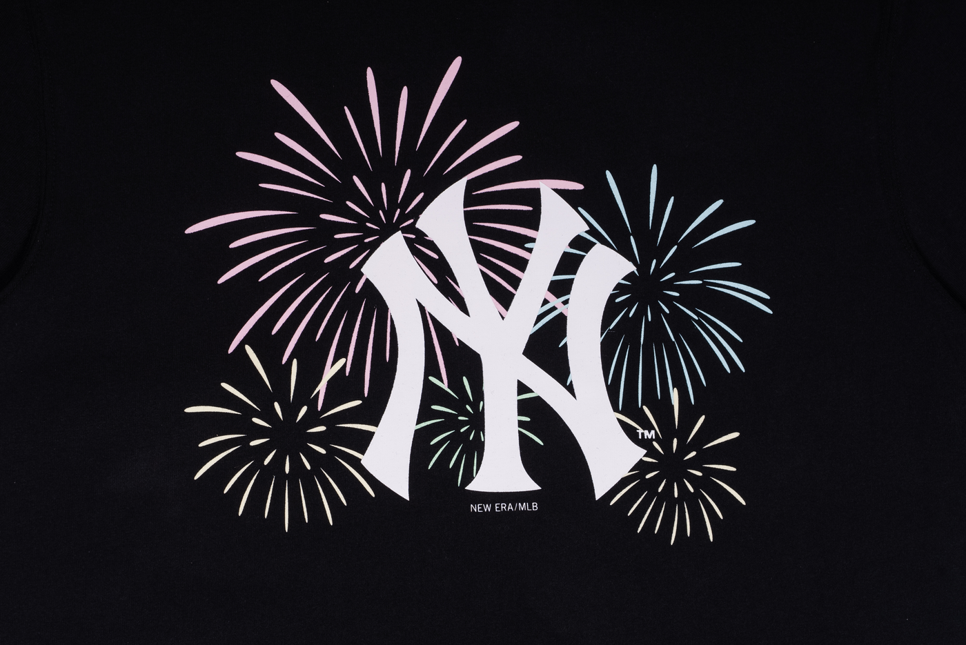 NEW YORK YANKEESFIREWORKS BLACK SHORT SLEEVE T-SHIRT