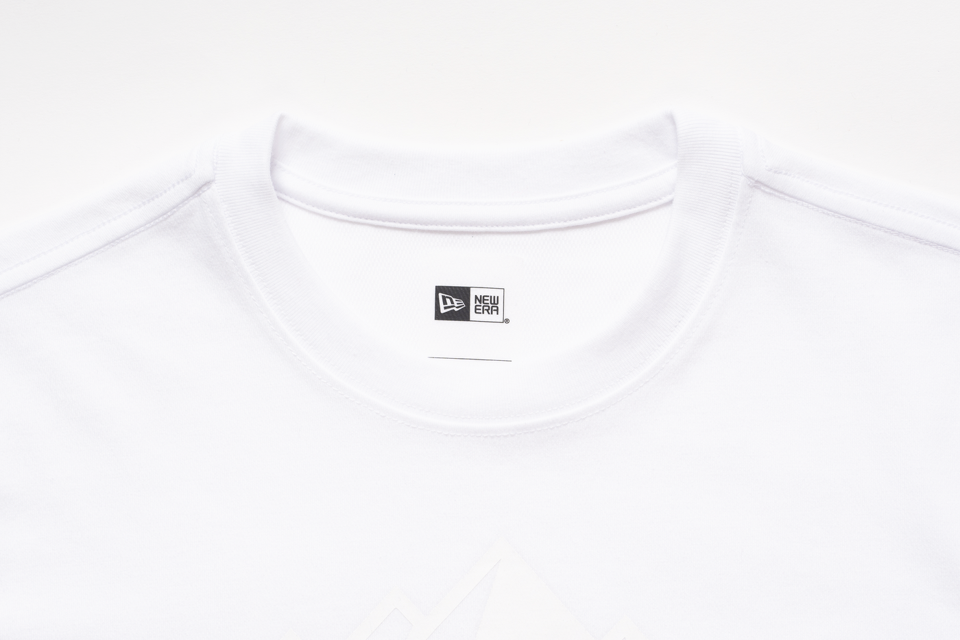 NEW ERA OUTDOOR BASIC LOGO WHITE SHORT SLEEVE T SHIRT New Era