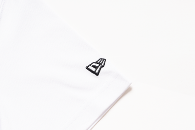 NEW ERA ENGRAVING MOUNTAIN WHITE SHORT SLEEVE T-SHIRT