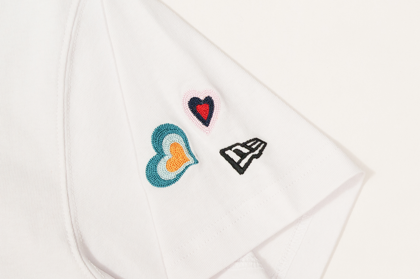 LOS ANGELES DODGERS CHAIN STITCH HEART WHITE WOMEN SHORT SLEEVE T-SHIRT