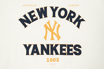 NEW YORK YANKEES ESSENTIAL IVORY SHORT SLEEVE T-SHIRT