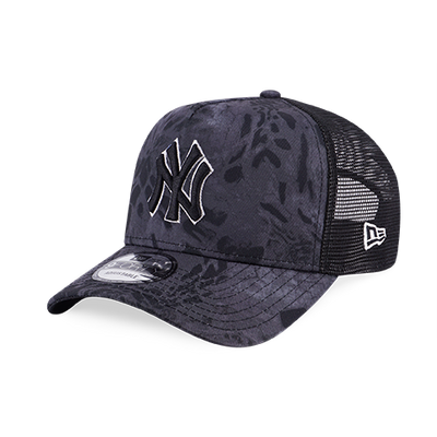 NEW YORK YANKEES PRYM1 CAMO® BLACK 9FORTY AF TRUCKER CAP