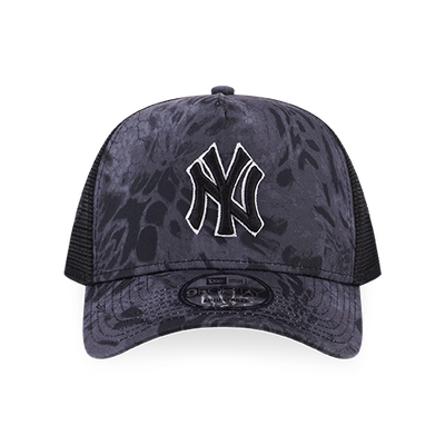 NEW YORK YANKEES PRYM1 CAMO® BLACK 9FORTY AF TRUCKER CAP