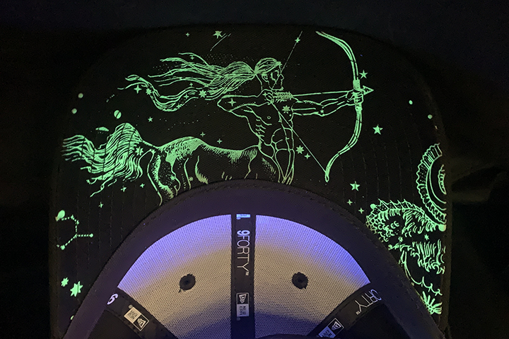 NEW ERA ZODIAC SAGITTARIUS GLOW IN THE DARK BLACK 9FORTY CAP